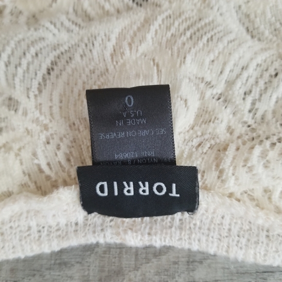 Torrid Short Sleeve Crochet Knit Top A0110 - Picture 3 of 3